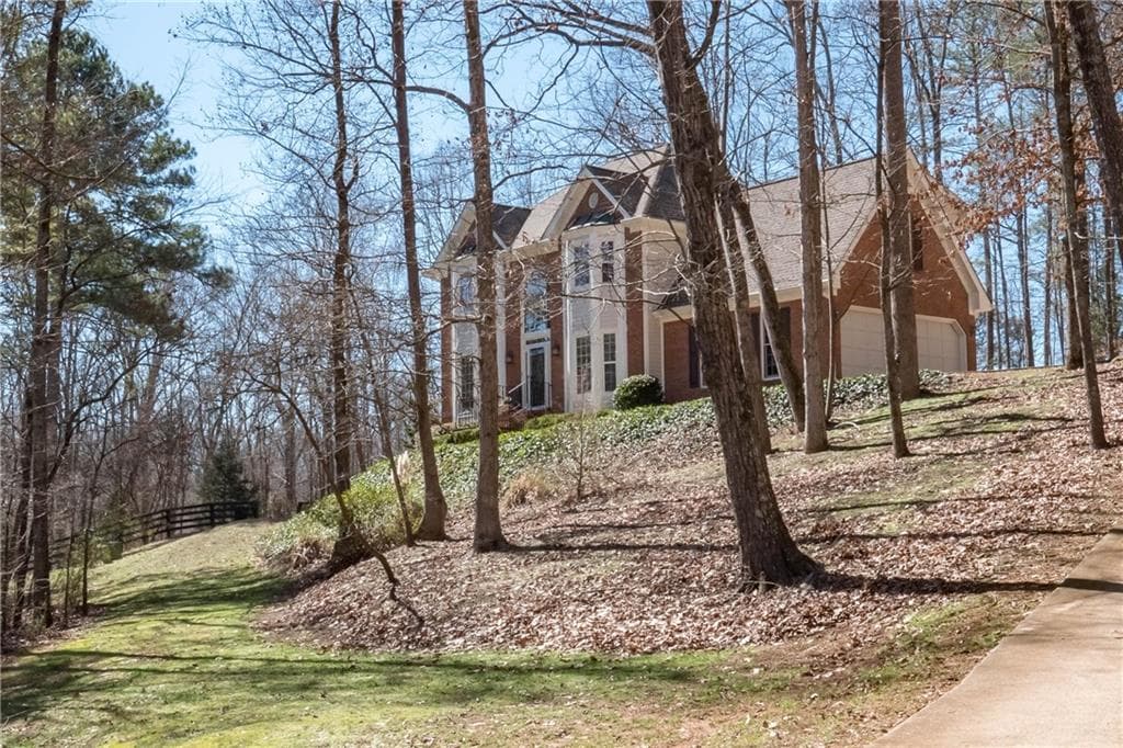 4 bedroom, 2,546 sq ft single family residence sold at 990 Steeplechase Road, Alpharetta, GA 30004