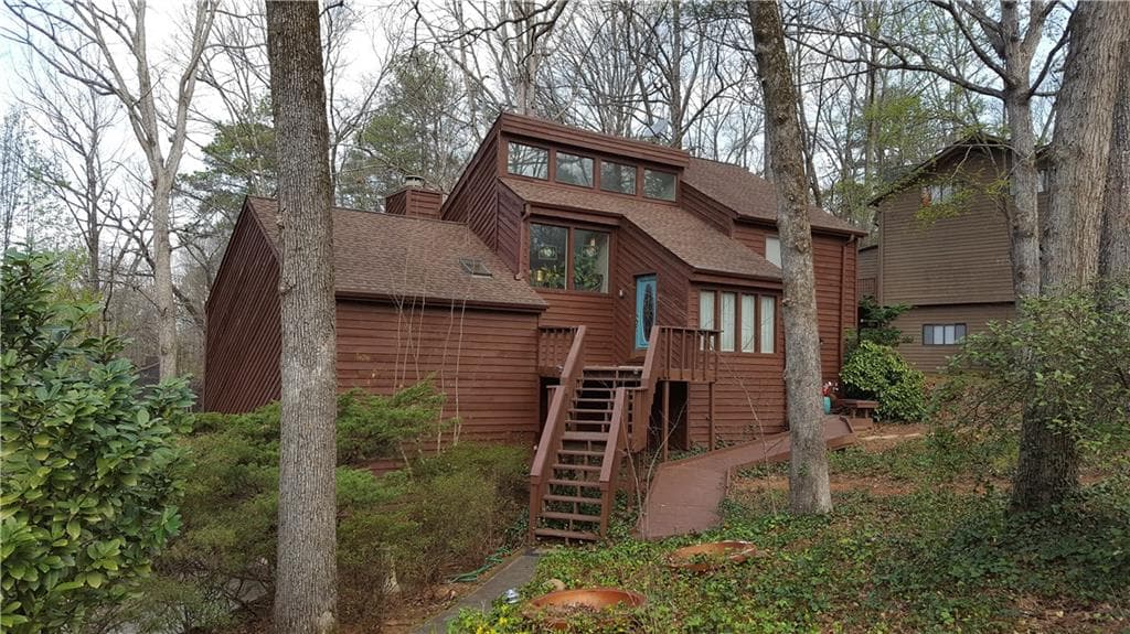 3 bedroom, 2,666 sq ft single family residence sold at 715 Lake Top Way, Roswell, GA 30076