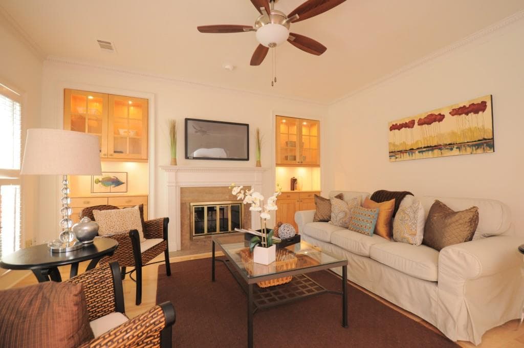 3 bedroom, 2,178 sq ft townhouse sold at 18 Kings Walk, Atlanta, GA 30307