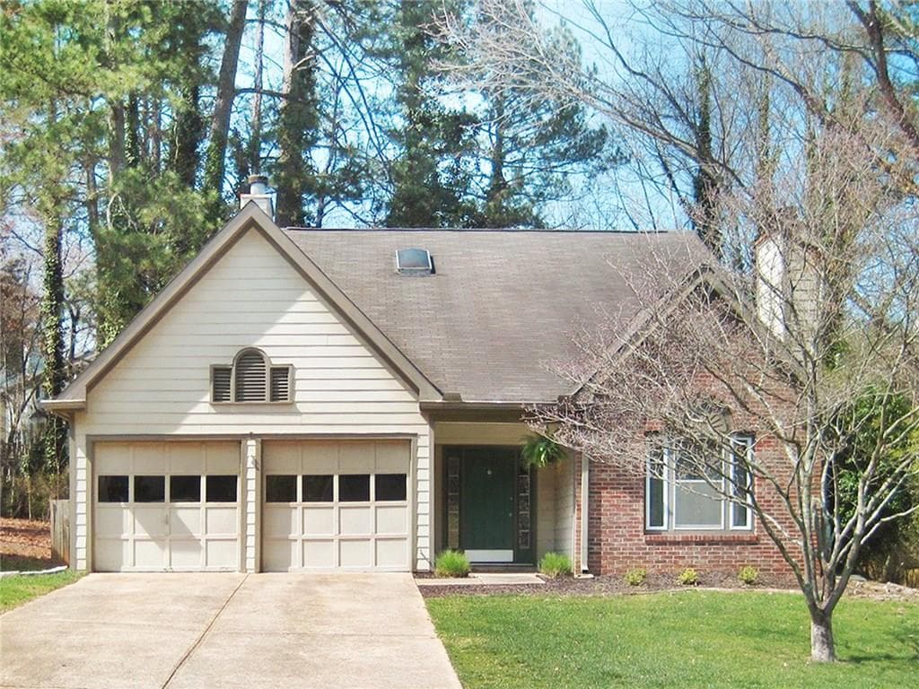 3 bedroom, 1,890 sq ft single family residence sold at 10460 Summer Creek Drive, Alpharetta, GA 30022