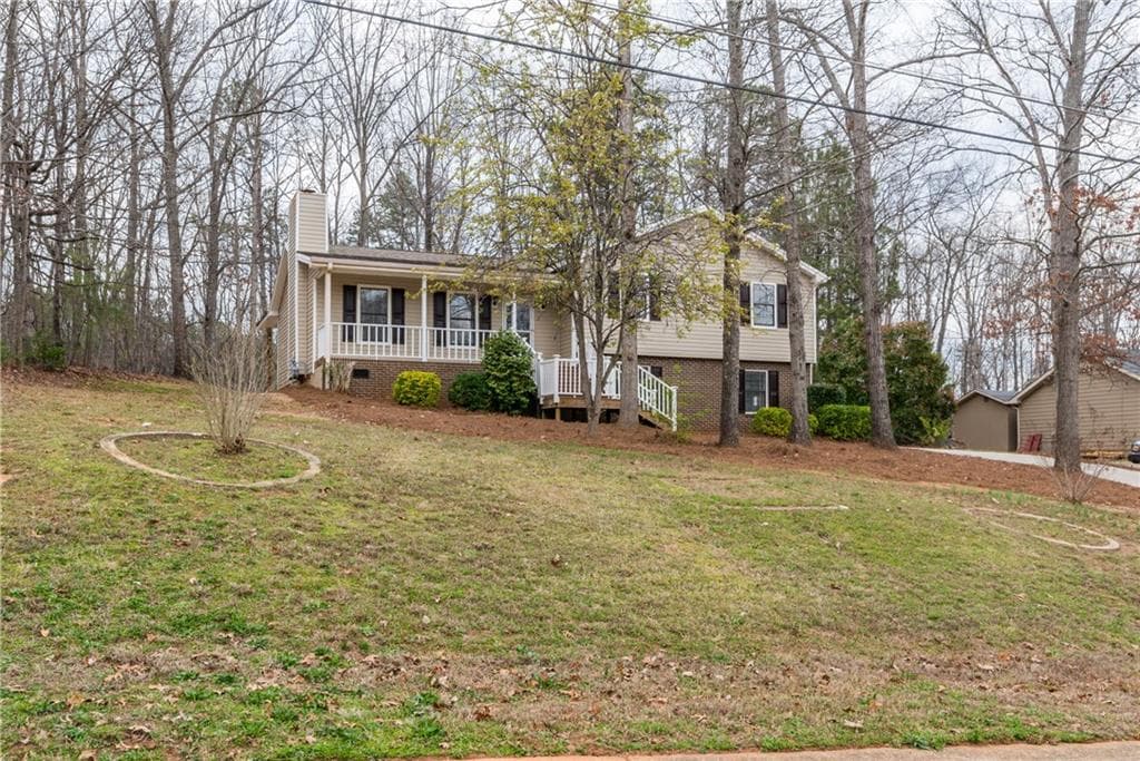 3 bedroom, 1,772 sq ft single family residence sold at 4261 Autumn Lake Drive, Buford, GA 30519