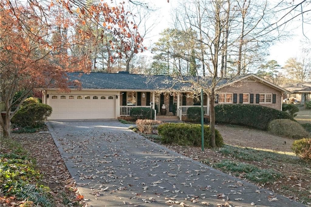 4 bedroom, 2,700 sq ft single family residence sold at 2113 Luray Court, Dunwoody, GA 30338