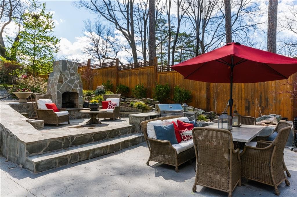 3 bedroom, 2,201 sq ft single family residence sold at 6440 Vernon Woods Drive, Atlanta, GA 30328