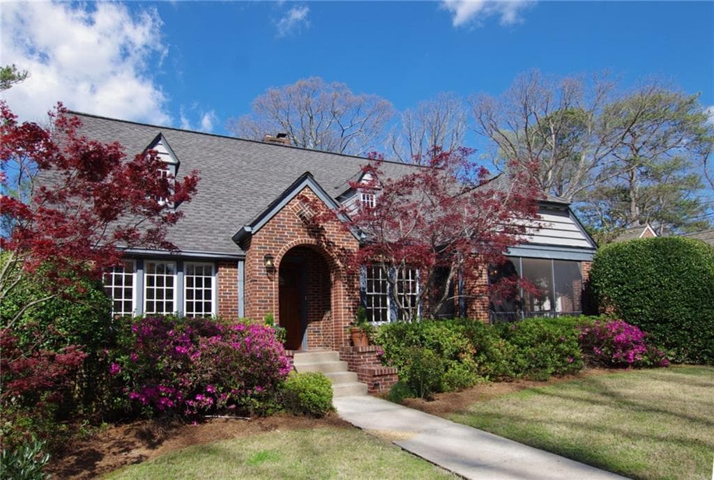 4 bedroom, 2,960 sq ft single family residence sold at 878 Plymouth Road, Atlanta, GA 30306