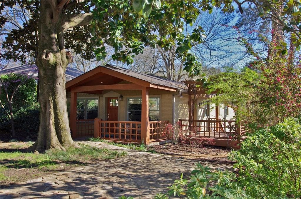 4 bedroom single family residence sold at 861 E Confederate Avenue, Atlanta, GA 30316