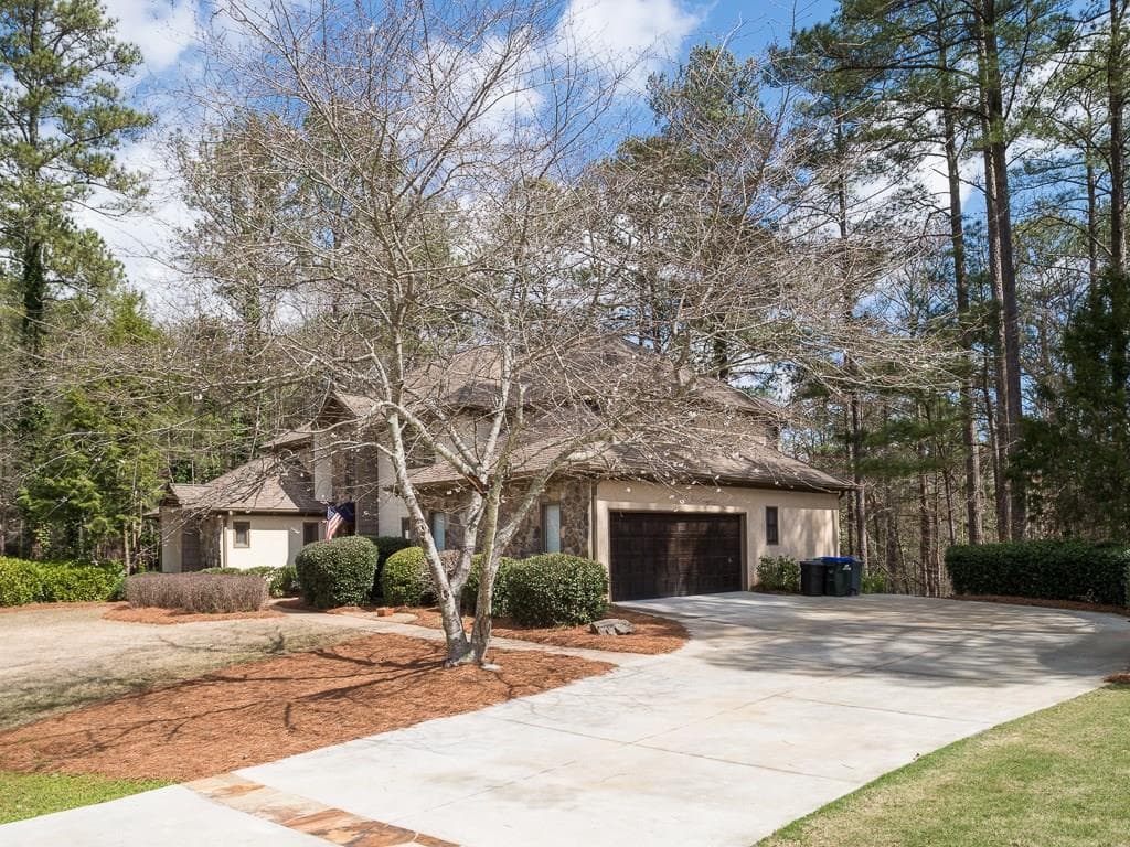 4 bedroom, 3,984 sq ft single family residence sold at 8765 River Bluff Lane, Roswell, GA 30076
