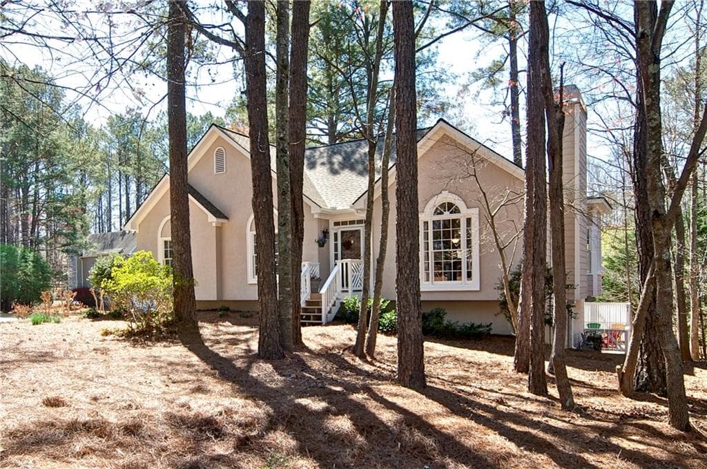 3 bedroom, 1,976 sq ft single family residence sold at 4007 Bent Willow Lane, Woodstock, GA 30189
