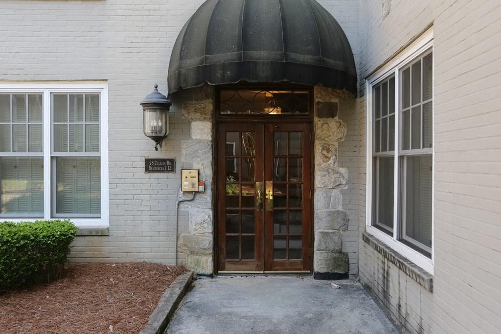 2 bedroom, 900 sq ft condominium sold at 28 Collier Road 12, Atlanta, GA 30309