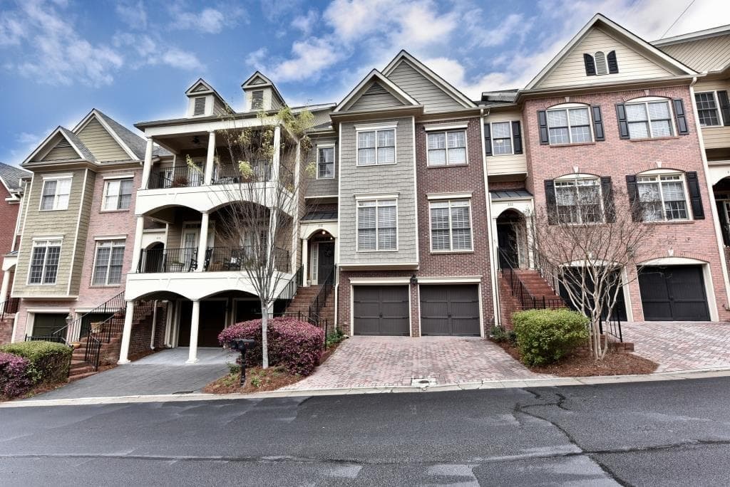 218 Meeting Lane, Atlanta, GA 30342 — most recent listing photo