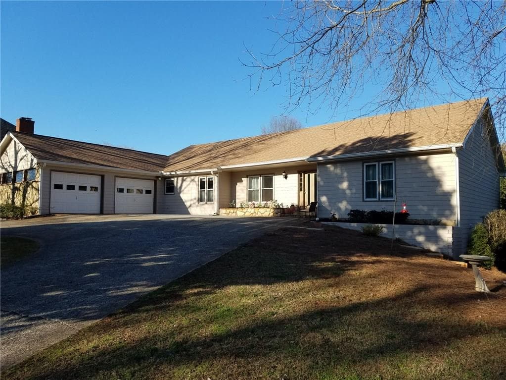 6 bedroom, 2,430 sq ft single family residence sold at 560 Saddle Creek Circle, Roswell, GA 30076