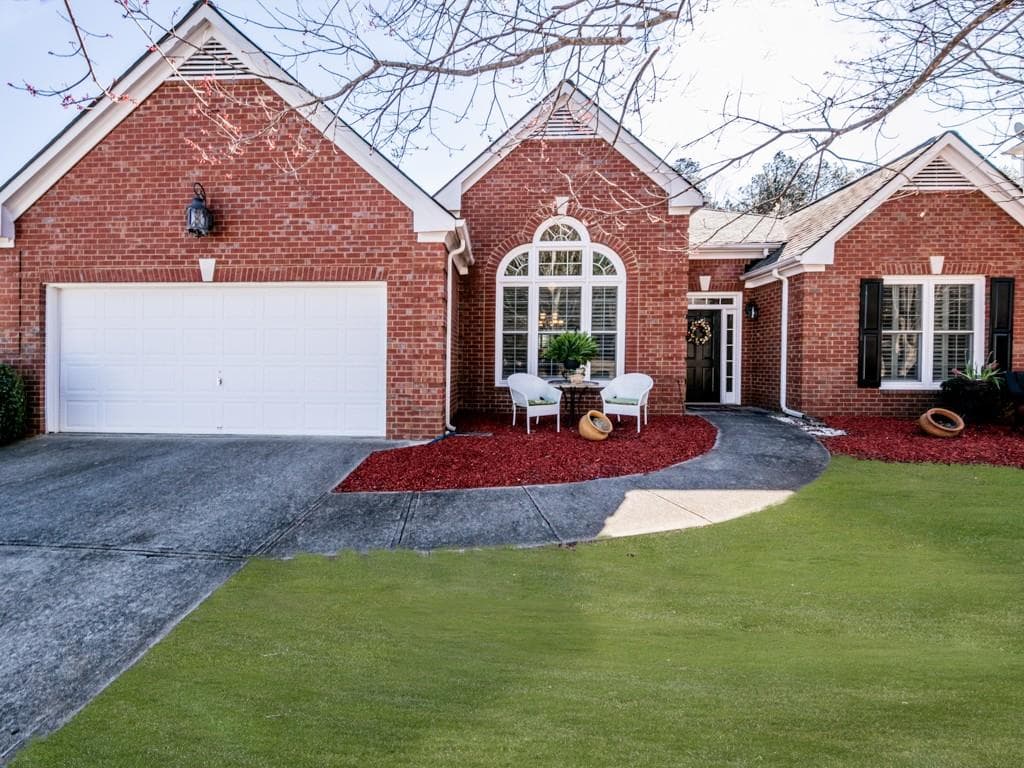 3 bedroom, 1,958 sq ft single family residence sold at 1022 Chatsworth Lane, Woodstock, GA 30189