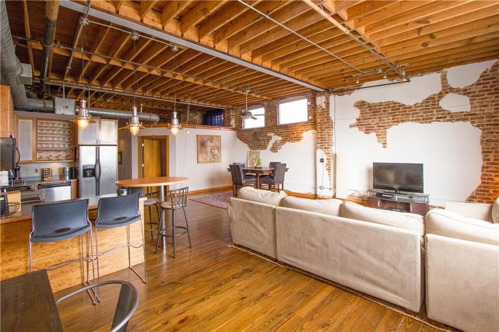 2 bedroom, 1,254 sq ft condominium sold at 150 Walker Street 10, Atlanta, GA 30313