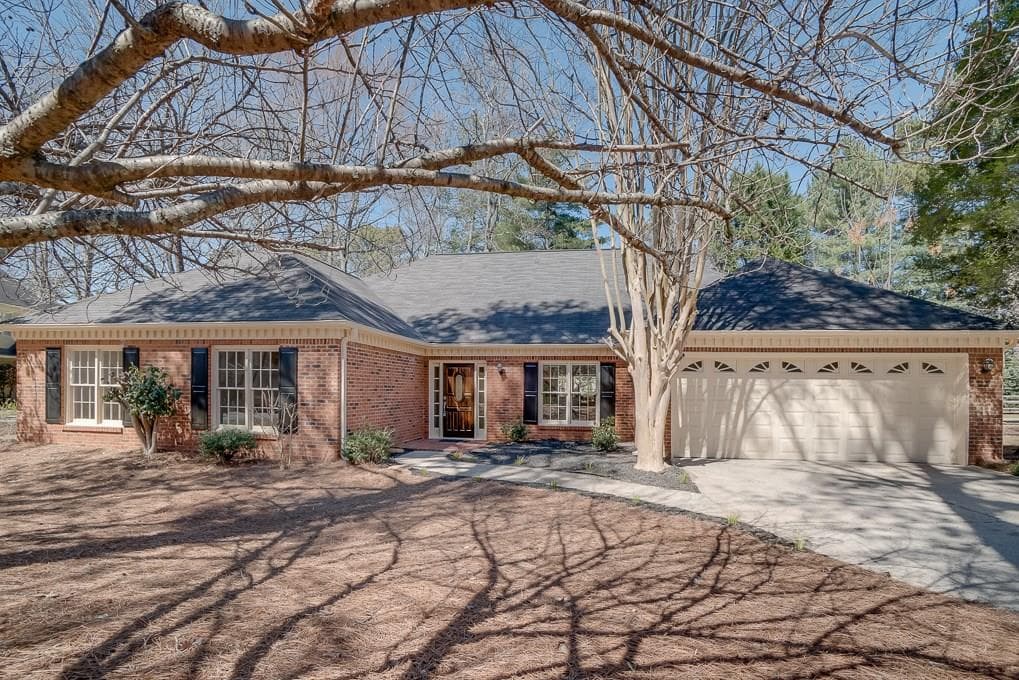 3 bedroom, 2,793 sq ft single family residence sold at 2845 Lakewind Court, Alpharetta, GA 30005