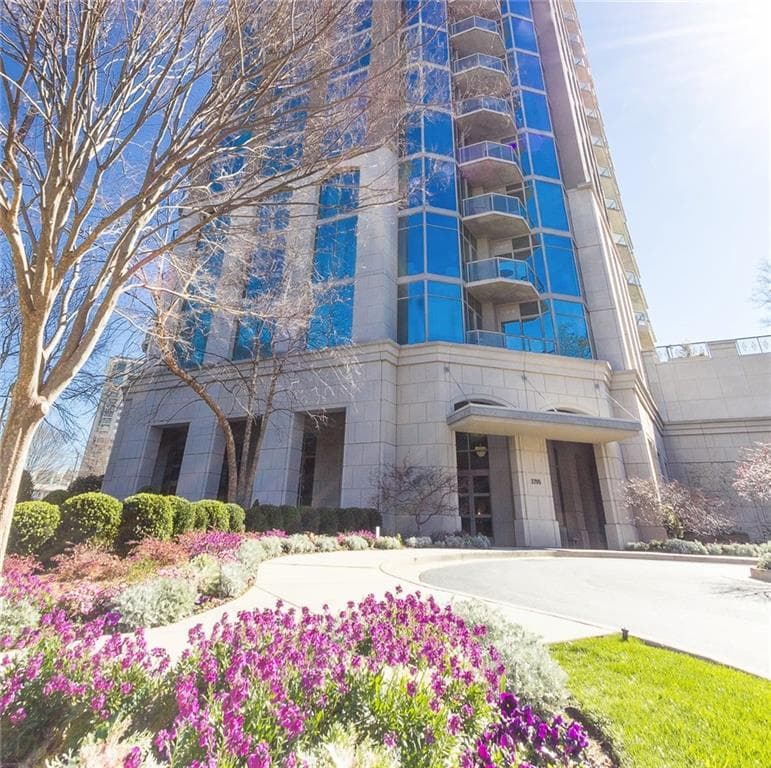 3 bedroom, 2,010 sq ft condominium sold at 2795 Peachtree Road 1506, Atlanta, GA 30305