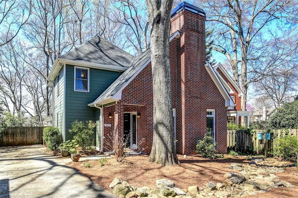 127 Candler Oaks Lane, Decatur, GA 30030 — most recent listing photo