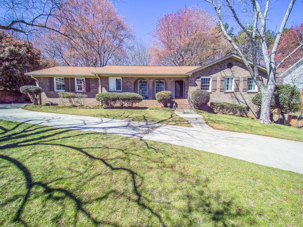 100 Sunset Court, Roswell, GA 30075 — most recent listing photo
