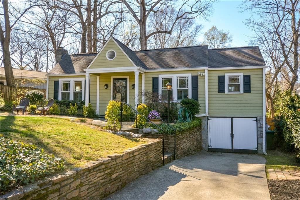 3 bedroom, 1,917 sq ft single family residence sold at 1900 Windemere Drive, Atlanta, GA 30324