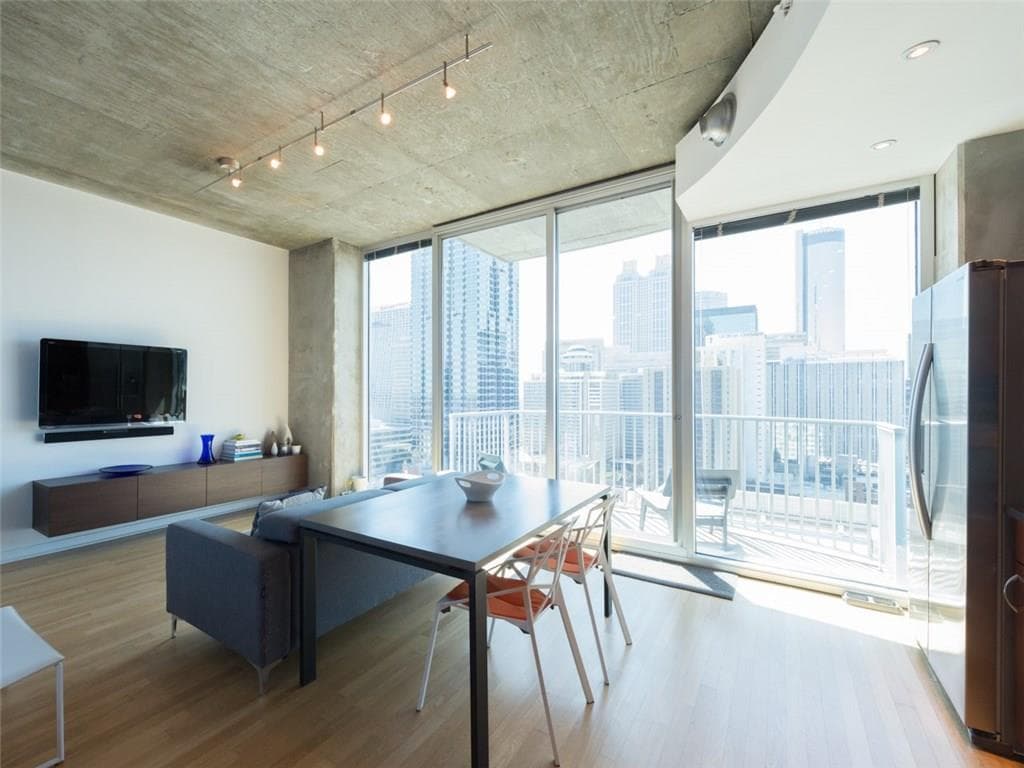 1 bedroom condominium sold at 400 W Peachtree Street 2407, Atlanta, GA 30308