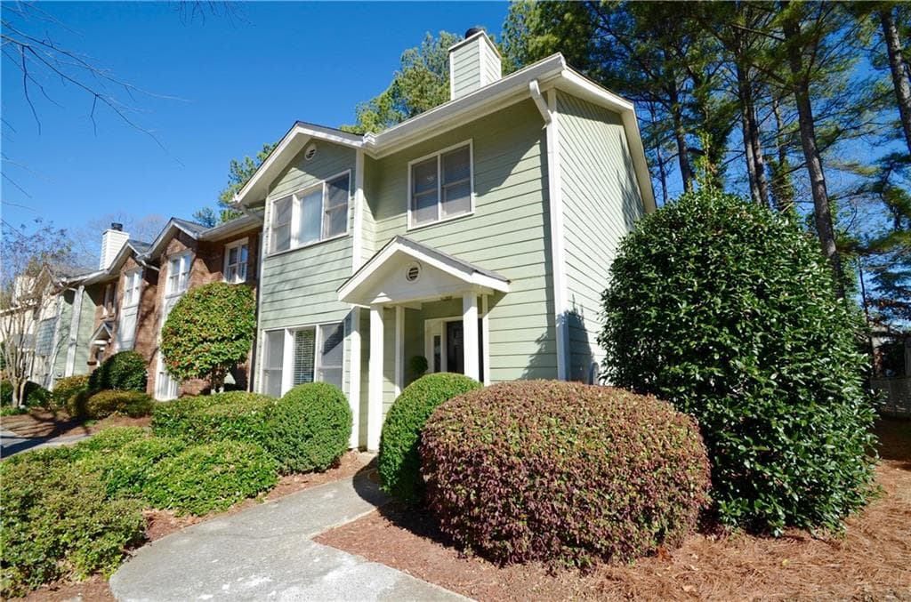 3 bedroom, 1,676 sq ft townhouse sold at 239 Peachtree Hollow Court, Atlanta, GA 30328