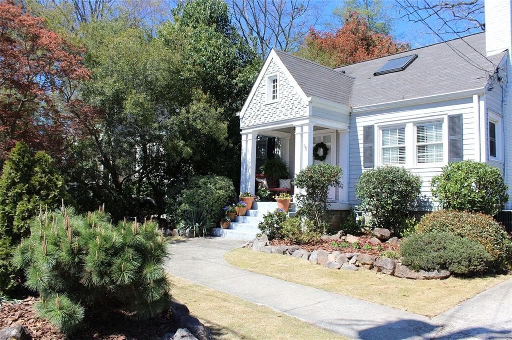 4 bedroom single family residence sold at 230 Lindbergh Drive, Atlanta, GA 30305