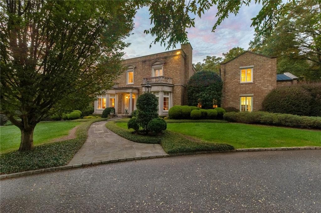 5 bedroom, 7,234 sq ft single family residence sold at 2920 Habersham Way, Atlanta, GA 30305