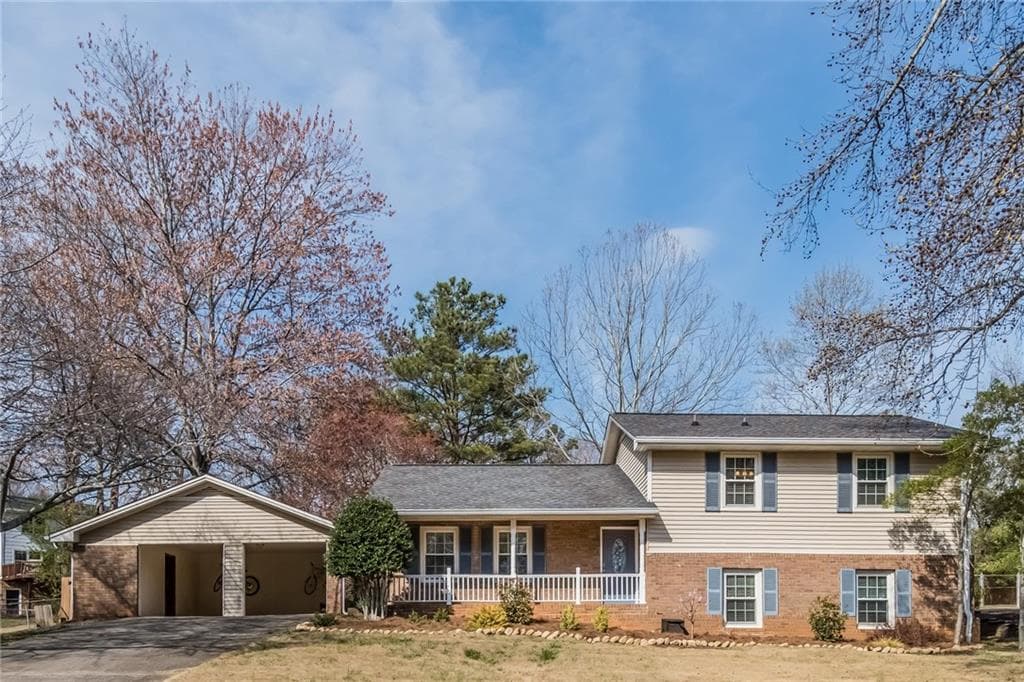 4 bedroom, 2,193 sq ft single family residence sold at 11165 Crosshaven Drive, Roswell, GA 30075
