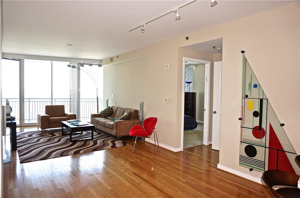 1 bedroom, 1,002 sq ft condominium sold at 3338 Peachtree Road 1703, Atlanta, GA 30326