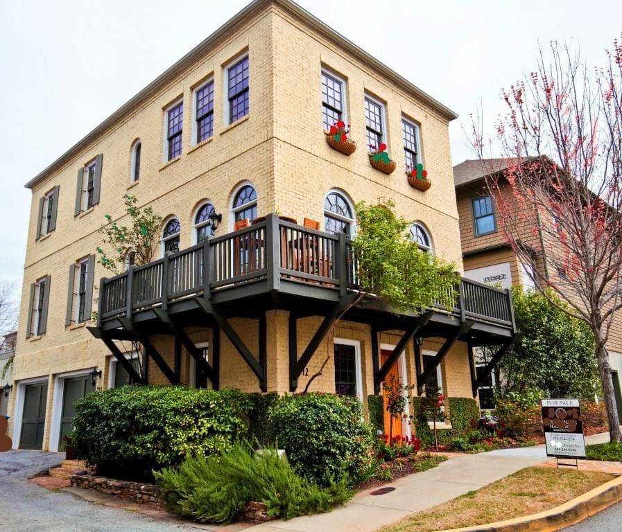 3 bedroom, 2,664 sq ft single family residence sold at 942 Garrett Street, Atlanta, GA 30316