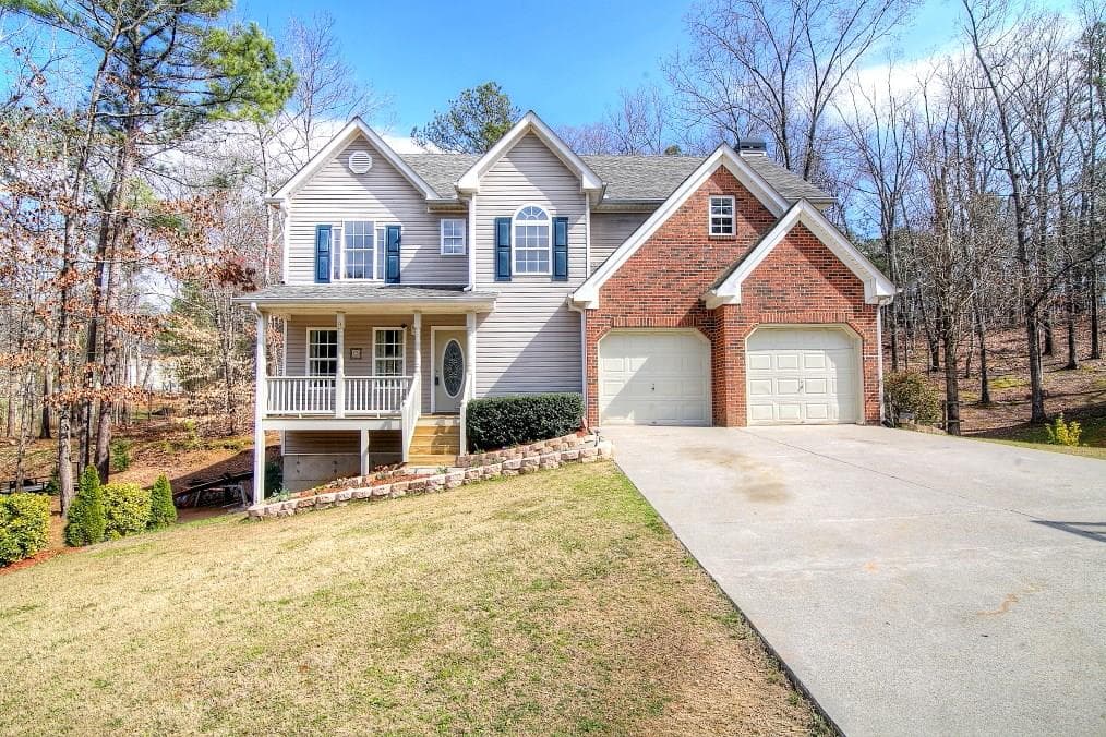 4 bedroom, 2,945 sq ft single family residence sold at 204 Brick Mill Drive, Canton, GA 30115