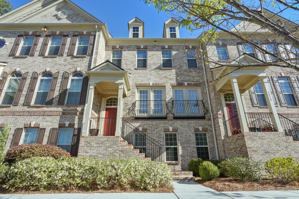 3 bedroom, 1,872 sq ft townhouse sold at 1012 E Paces Chase Lane 1012, Atlanta, GA 30326