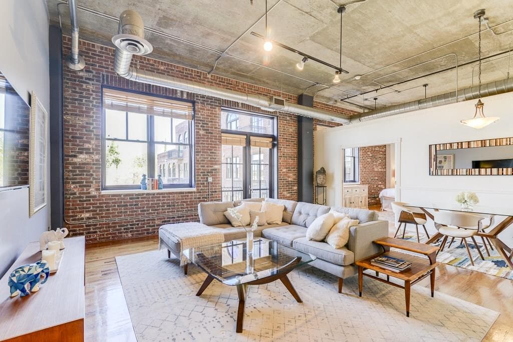 2 bedroom, 1,275 sq ft condominium sold at 3235 Roswell Road 721, Atlanta, GA 30305