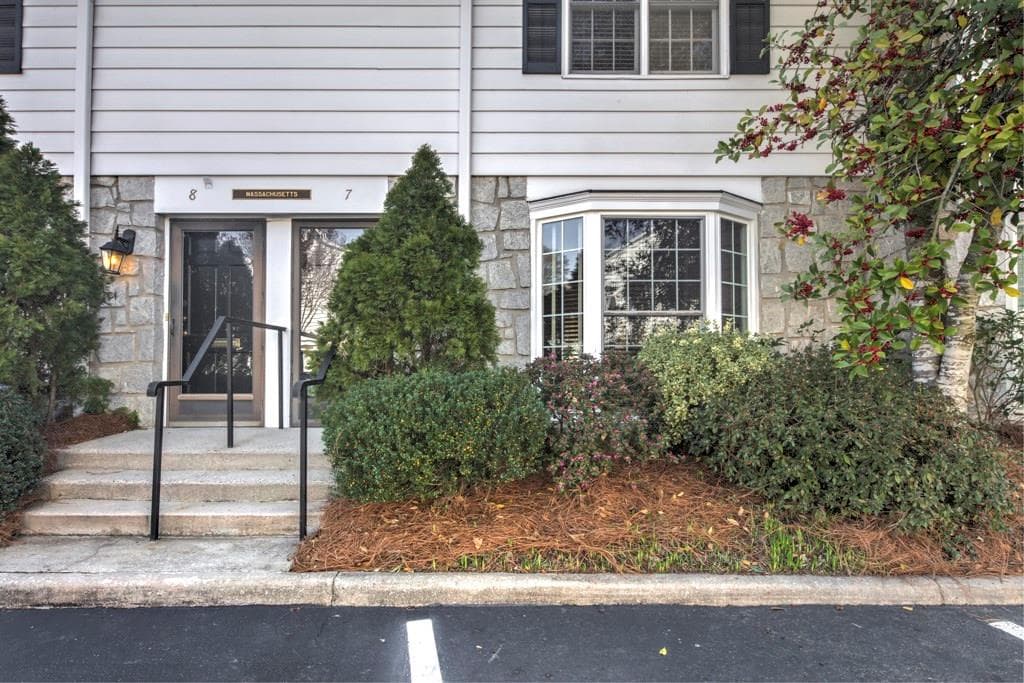 2 bedroom, 1,108 sq ft townhouse sold at 136 Peachtree Memorial Drive MA7, Atlanta, GA 30309
