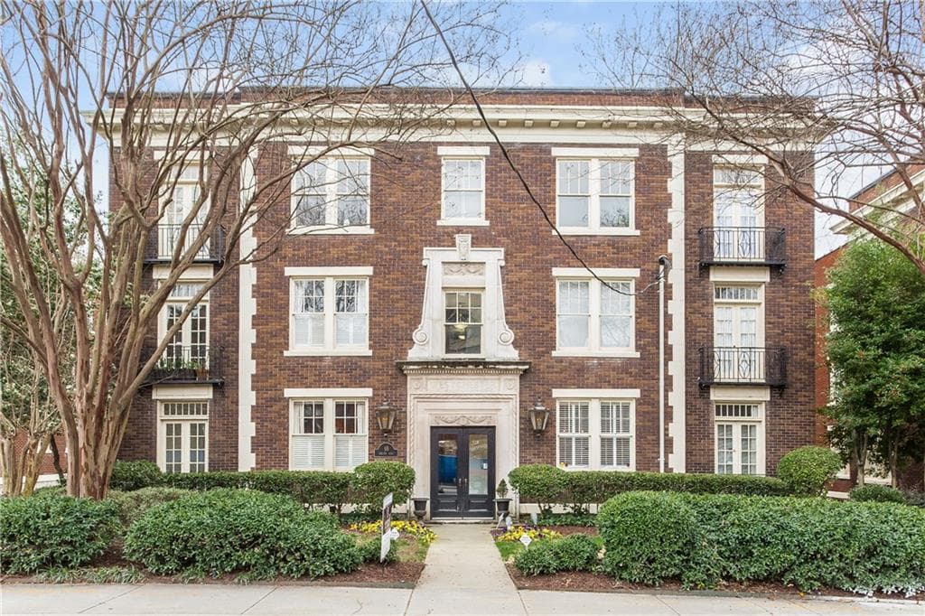 2 bedroom, 1,038 sq ft condominium sold at 18 Collier Road 7, Atlanta, GA 30309