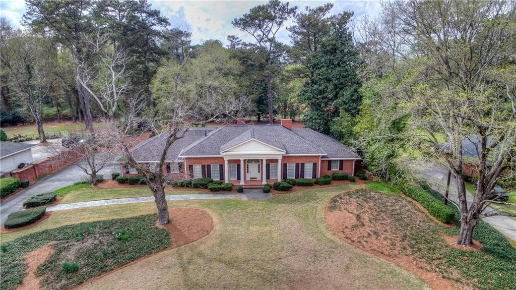 4 bedroom, 2,783 sq ft single family residence sold at 2850 Ridgewood Road, Atlanta, GA 30327