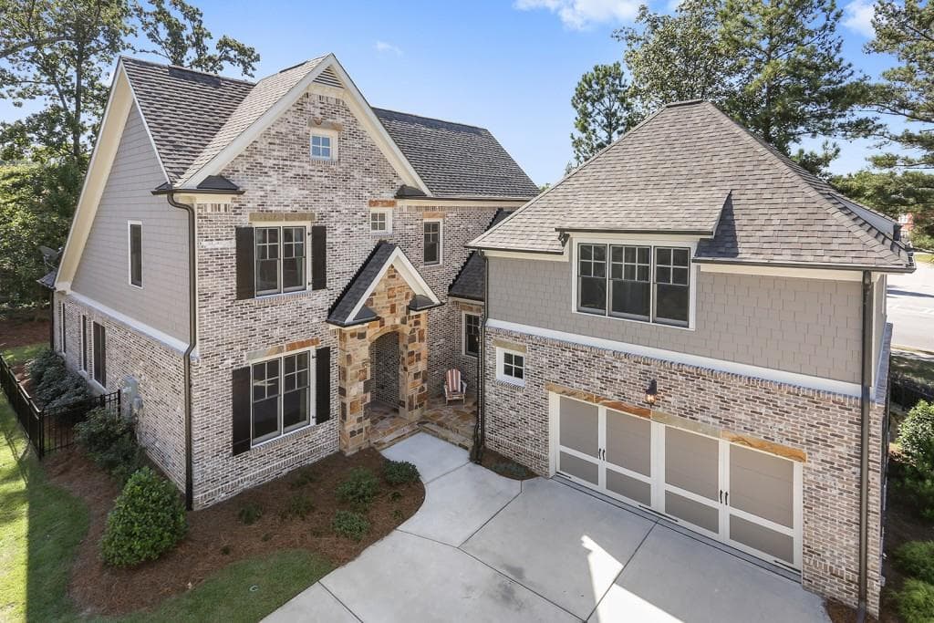 5 bedroom, 3,359 sq ft single family residence sold at 2700 Vinings Orchard Circle, Atlanta, GA 30339