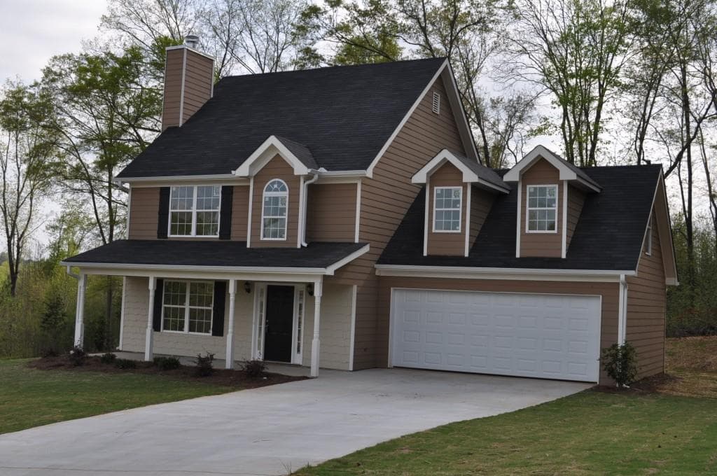 4 bedroom, 2,200 sq ft single family residence sold at 8230 Mountain Glen Drive, Clermont, GA 30527