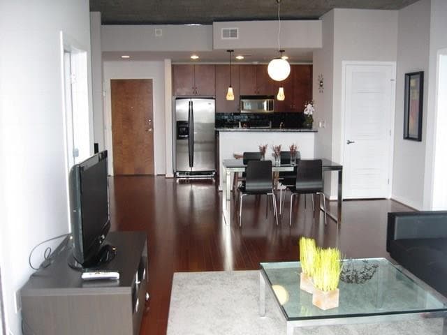 2 bedroom, 1,211 sq ft condominium sold at 860 Peachtree Street 1814, Atlanta, GA 30308