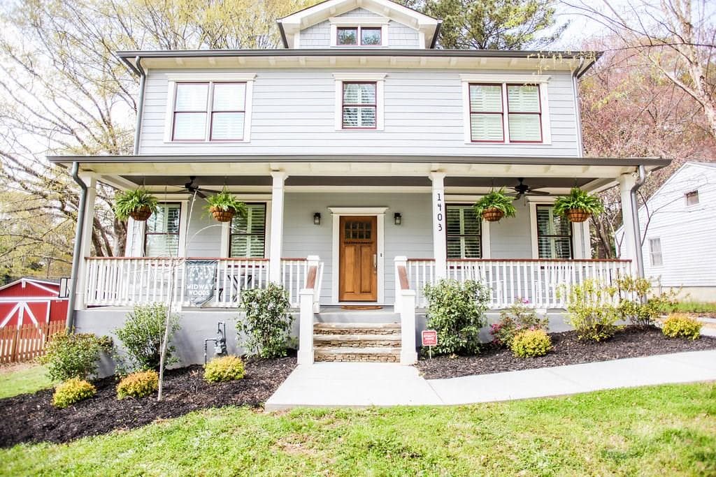 5 bedroom, 2,924 sq ft single family residence sold at 1403 Oldfield Road, Decatur, GA 30030