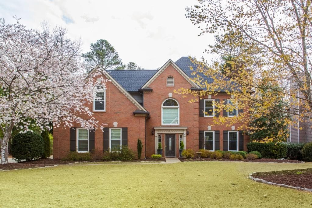 4 bedroom, 3,014 sq ft single family residence sold at 375 Providence Oaks Circle, Alpharetta, GA 30009