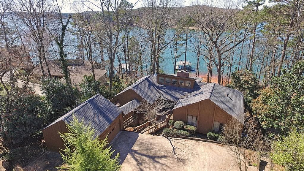 6 bedroom, 3,682 sq ft single family residence sold at 5685 Cherokee Trace, Cumming, GA 30041