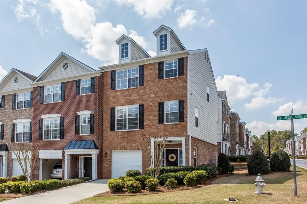 3 bedroom, 1,792 sq ft townhouse sold at 3780 Chattahoochee Summit Drive, Atlanta, GA 30339