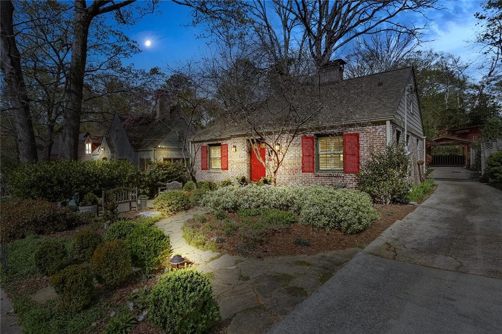 3 bedroom, 1,968 sq ft single family residence sold at 2070 Palifox Drive, Atlanta, GA 30307
