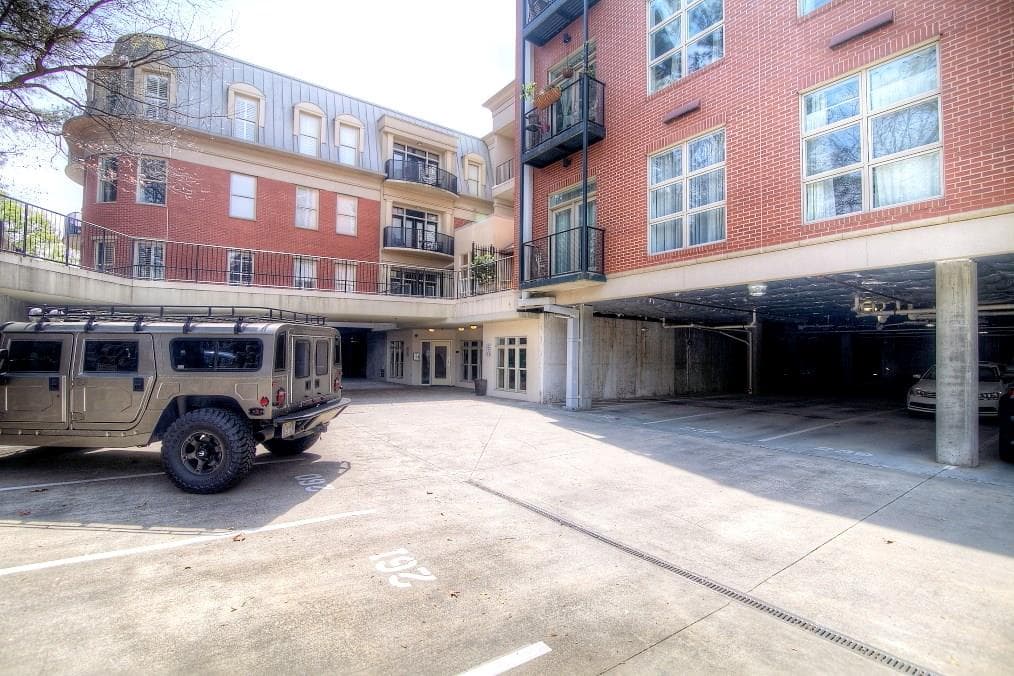 2 bedroom, 1,763 sq ft condominium sold at 560 Dutch Valley Road 403, Atlanta, GA 30324