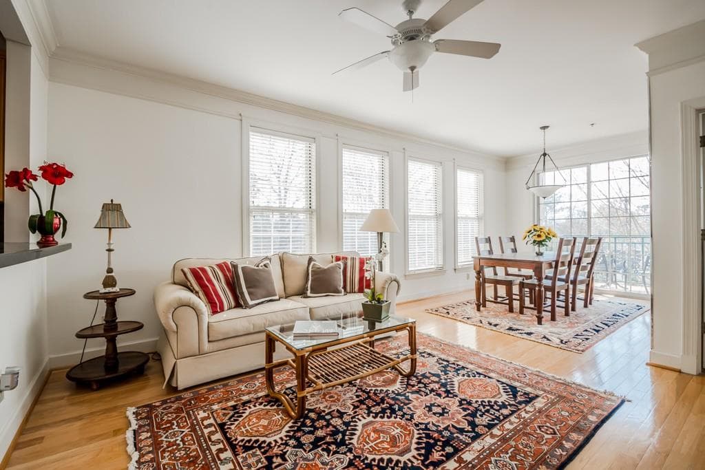 1 bedroom, 800 sq ft condominium sold at 3101 Howell Mill Road 222, Atlanta, GA 30327