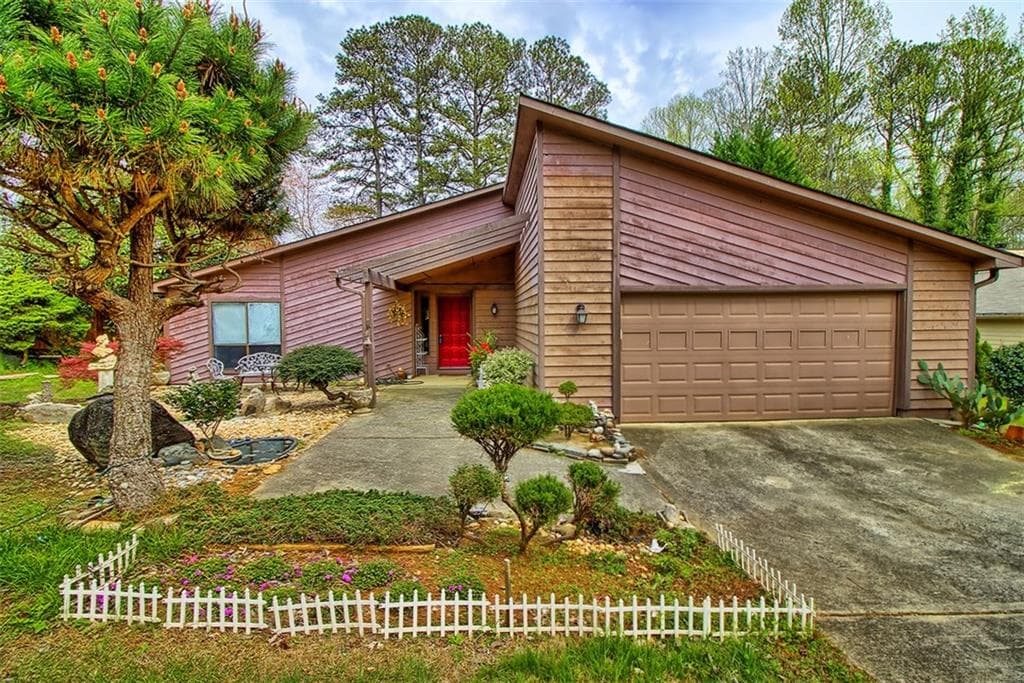 9795 LAKE FOREST Way, Roswell, GA 30076 — most recent listing photo