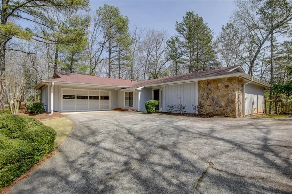 215 Fall Creek Trace, Roswell, GA 30076 — most recent listing photo