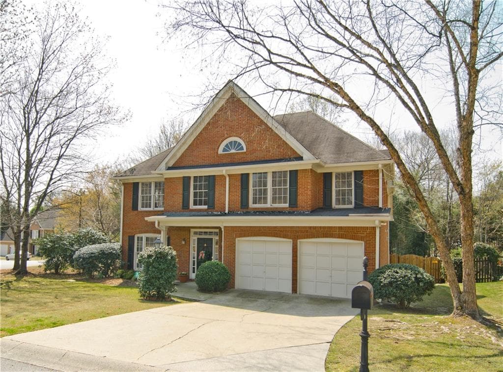 4 bedroom, 2,757 sq ft single family residence sold at 2707 Woodland Brook Lane, Atlanta, GA 30339