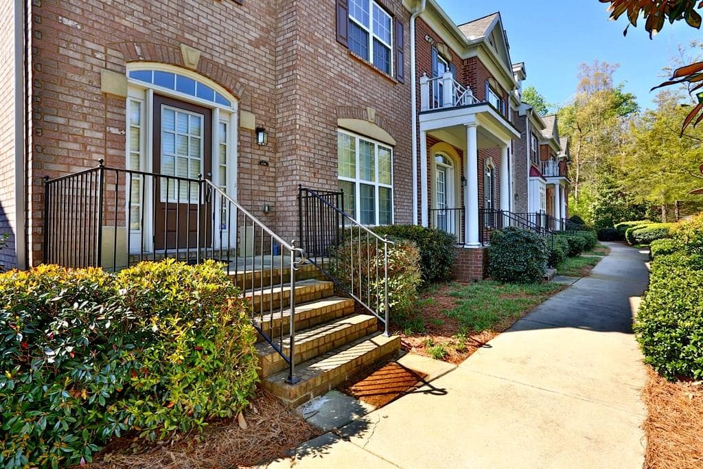 3 bedroom, 2,400 sq ft townhouse sold at 3158 Fawn Vista Lane 15, Alpharetta, GA 30004