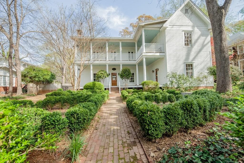 3 bedroom, 4,159 sq ft single family residence sold at 2806 Alston Drive, Atlanta, GA 30317