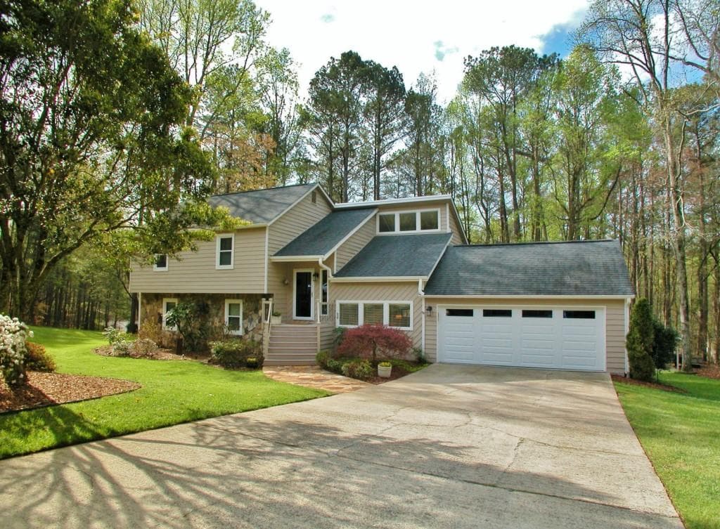 4 bedroom, 2,425 sq ft single family residence sold at 3984 Tinsley Court, Duluth, GA 30096